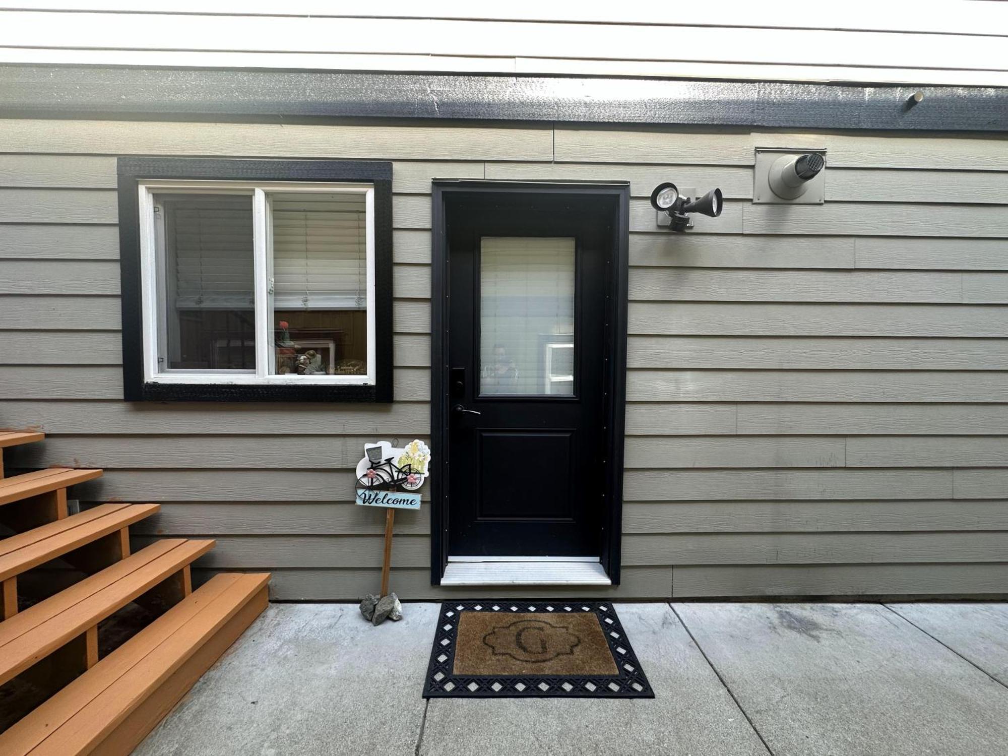 Separate Entry Sweet Home Victoria Exterior foto